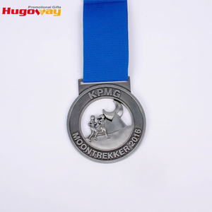 Molde de banho de ouro personalizado Fita Moiré Medalha combinada de ouro Amostra de futebol Comercial Zhongshan Xiaolan Medalha