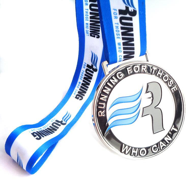 Medalha de metal banhado a vermelho com estampa de flores de fábrica da China Distintivo 2023 Medalha