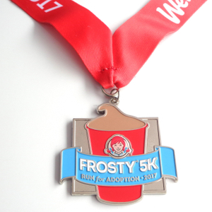 Medalha de fábrica logotipo personalizado liga de zinco prêmio esmalte com brilho 5K medalhas de metal corrida com fita