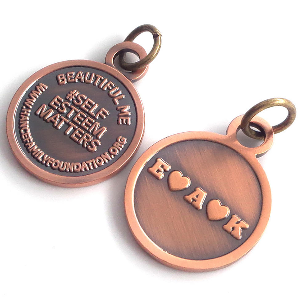 Etiquetas de metal pequenas personalizadas gravadas com logotipo personalizado de fábrica OEM para joias