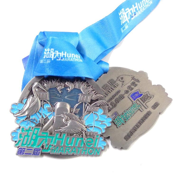 Esmalte de liga de zinco feito sob encomenda comemorativo esporte maratona correndo corrida lembrança medalha de prêmio de metal dourado com logotipo 3d