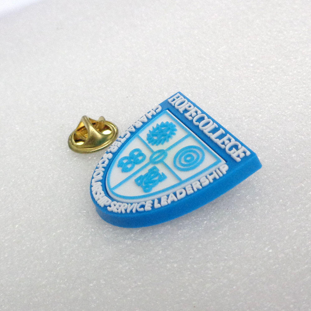 Alfinete de lapela de borracha com emblema escolar de design OEM em PVC macio com logotipo personalizado