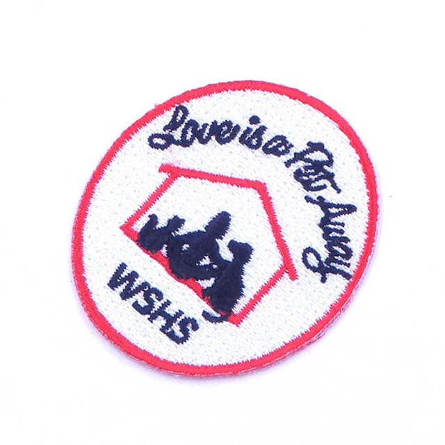 Remendos bordados de camisetas para roupas personalizadas por atacado