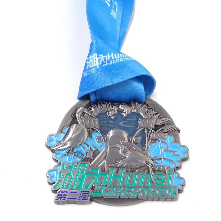 Esmalte de liga de zinco feito sob encomenda comemorativo esporte maratona correndo corrida lembrança medalha de prêmio de metal dourado com logotipo 3d