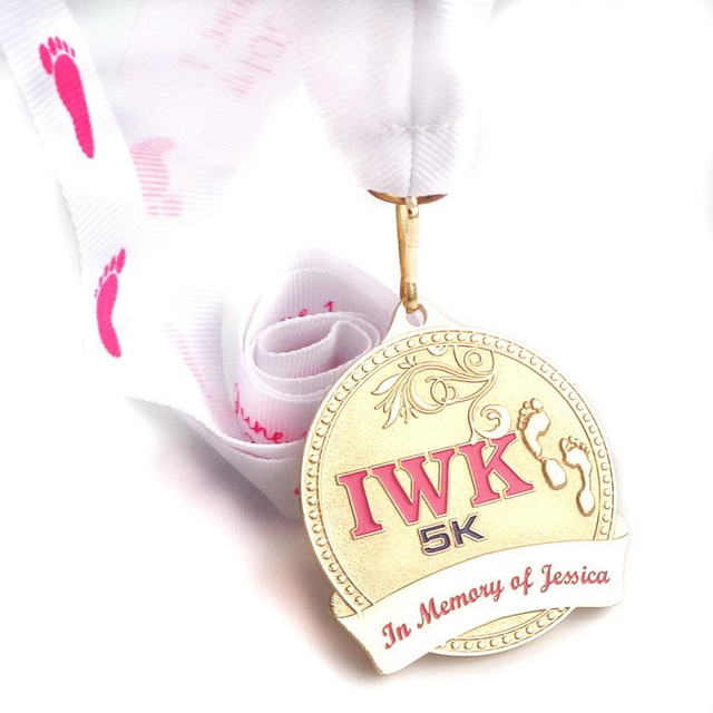 Medalhas de badminton personalizadas de fabricação OEM para fisiculturismo