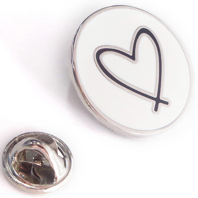 Alfinetes de lapela rígidos de metal personalizado de alta qualidade alfinetes de esmalte médico macio