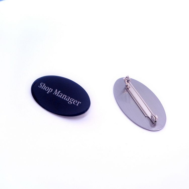 Fabricante de alfinetes de esmalte personalizados de design gratuito com impressão de metal dura e macia com etiqueta de nome