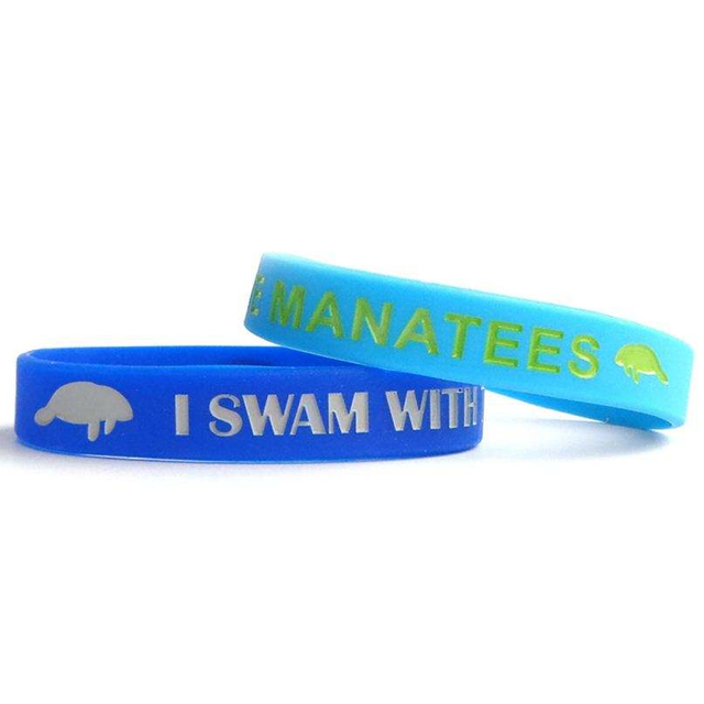 Pulseira de silicone com design grátis 2023 logotipo personalizado pulseira de silicone em forma de coração